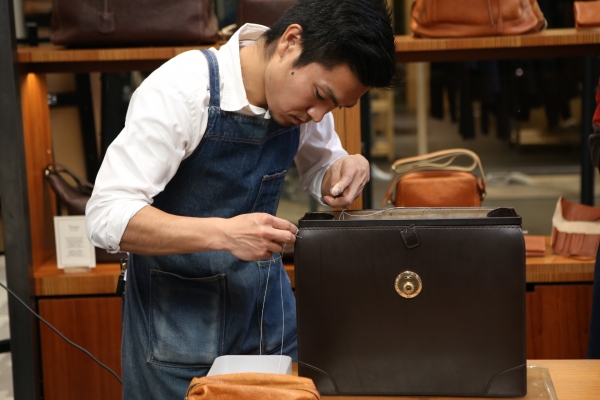 五十年日本職人工藝品牌「土屋鞄製造所」，台灣最大規模皮革商品展示會