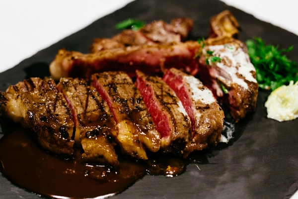 融合亞洲元素的熟成牛排:Alexander's Steakhouse