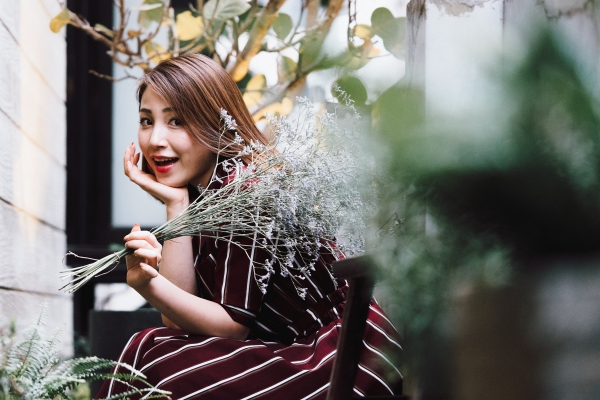 向世界遞出名片的日本偶像／歌手——專訪吉川友