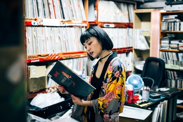 不過是一場約會｜
妳在我大腿上，打著後搖的節拍