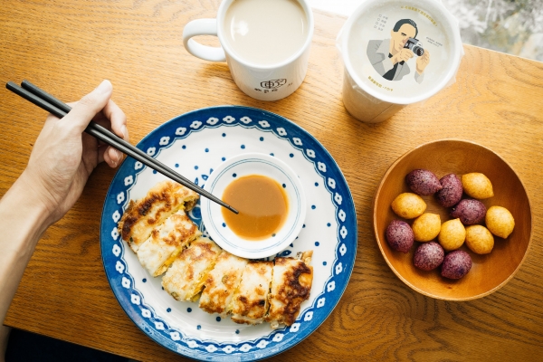 飲料成癮份子｜夏日降溫提案：給文藝青年的早餐杯冷笑話