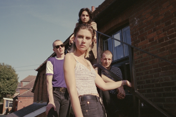 愛、熱情、脆弱，後青春的搖滾本色：專訪 Wolf Alice