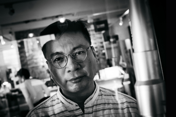 歪頭看世界，專訪路內：我就喜歡寫幽默愛說話的窮人