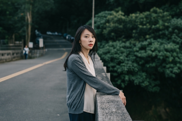 在地洞裡離群索居:專訪言叔夏,與她的白骨
