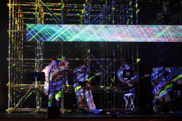 看她的搖滾，聽他的香港：何超與海膽仔 ╳ 進念二十面體《建築城市》