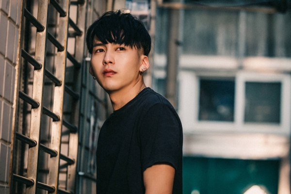 安靜地跑，專注剷平——專訪巫建和，每次回頭的重量