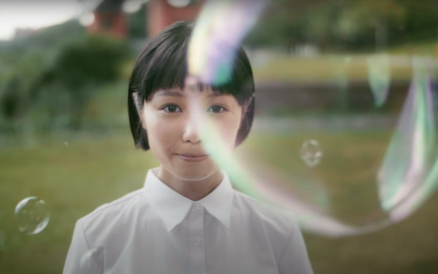 少女的凝視，淺堤〈信天翁〉——胡鬧過的一整個夏天