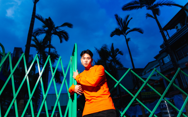 這麼多雙眼睛在看你,你還可以是自己嗎?專訪 LINION