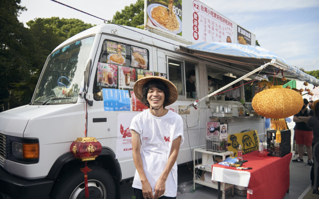 愛到要開一間叫做「台灣小吃好吃好吃好吃」的店?──哈台日本人現場直擊