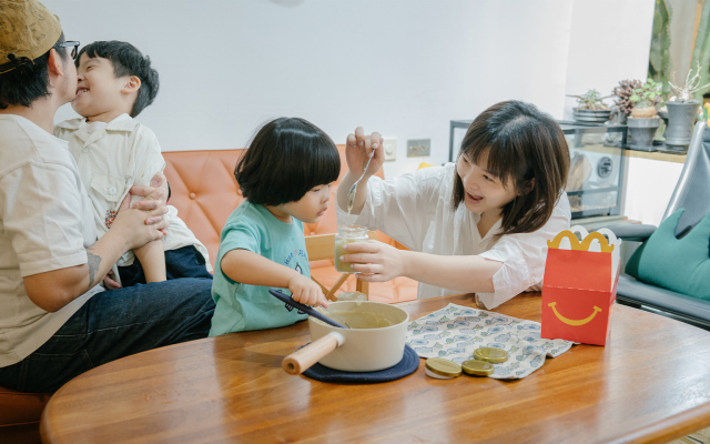 約好了,我們每週五都要一起吃晚餐──親子選品主理人 Zooey 與孩子們的料理故事