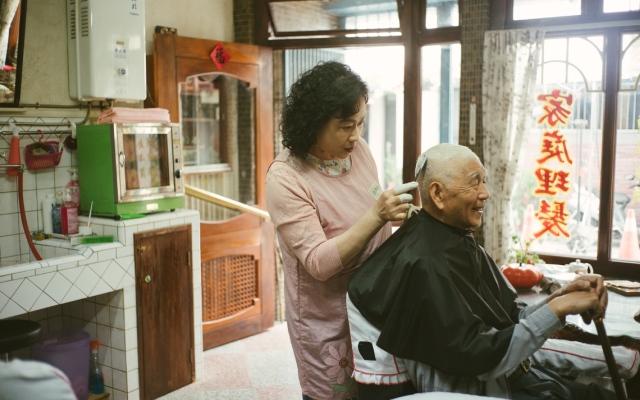 傅天余・理髮店本日觀察|男人的頭,女人的頭