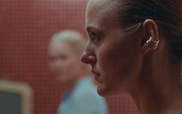 2024 坎城影展|兼容的金攝影機,與不相容的平行單元