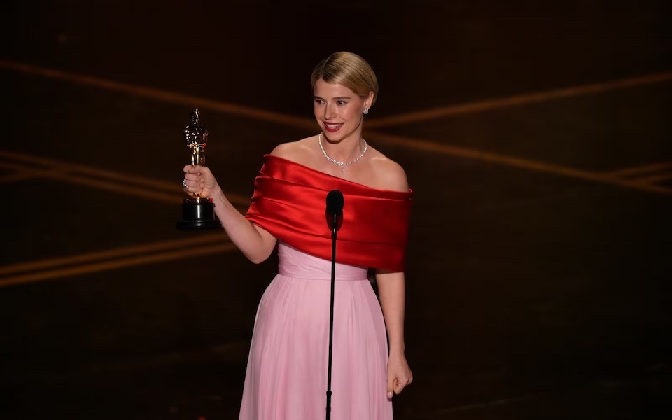 Jessie Buckley：不當上帝當逆女